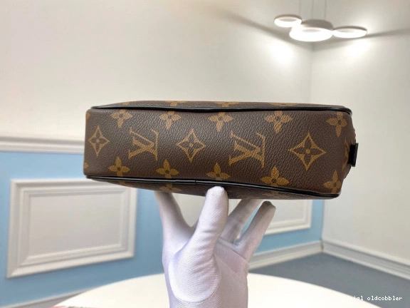 Official oldcobbler VUITTON LOUIS PM POUCH TOILETRY 0730